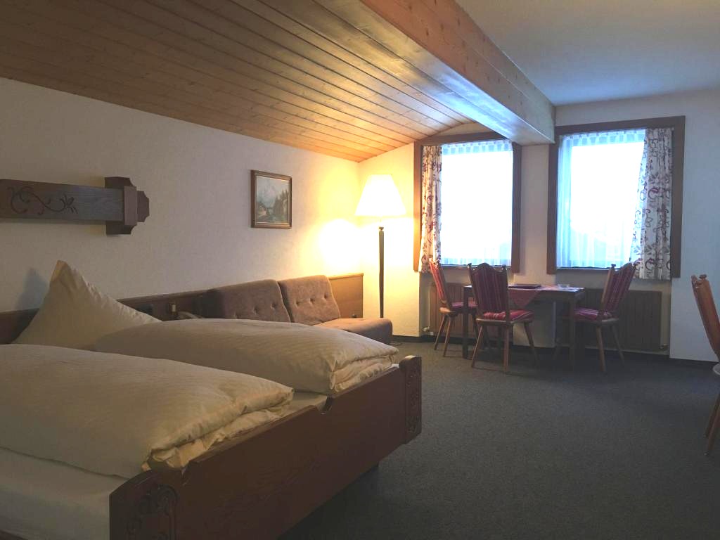 Zimmer am Abend